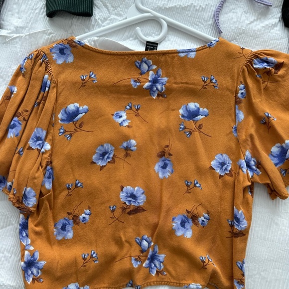 Floral Cropped Blouse - Picture 2 of 2